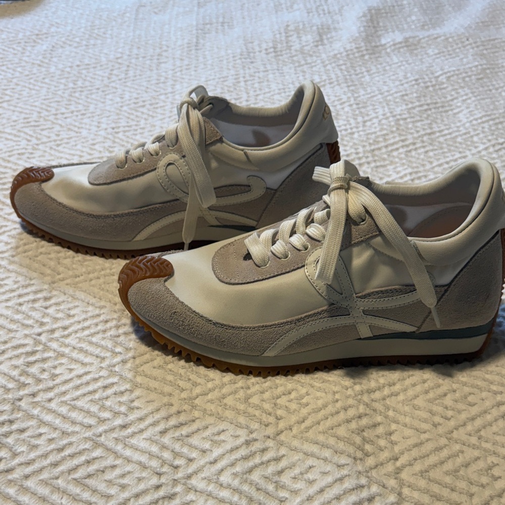 Loewe women’s white leather and gray suede and Gum sole Retro Runner Sneakers 39